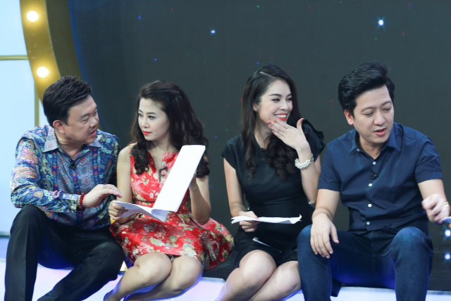 Trong buổi ghi hình cho số mới của chương trình Hội quán tiếu lâm 2, Dương Cẩm Lynh có dịp hội ngộ các danh hài và nghệ sĩ Việt như Hoài Linh, Chí Tài, Trường Giang, Thúy Nga, Mai Phương, Khởi My...