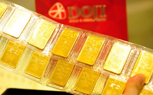 
Giá vàng trong nước tiếp tục thấp hơn thế giới hàng trăm nghìn đồng mỗi lượng.
