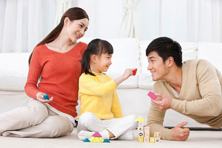 Chồng tôi dạo này trở chứng xì tin, nhắn tin hay nói chuyện với vợ lại pha mấy câu thuộc ngôn ngữ giao tiếp của lứa tuổi con mình. (Ảnh minh họa)