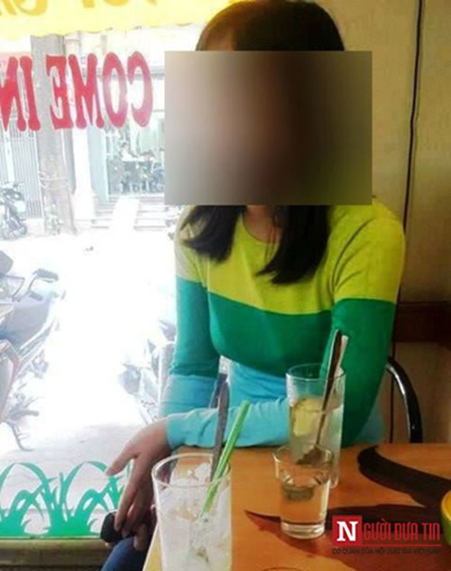 Minh cho biết cô sinh ra và lớn lên ở một làng chài nghèo, quanh năm đàn ông đi biển, còn đàn bà ở nhà nuôi con.