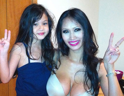 Vũ H&agrave; v&agrave; con g&aacute;i.