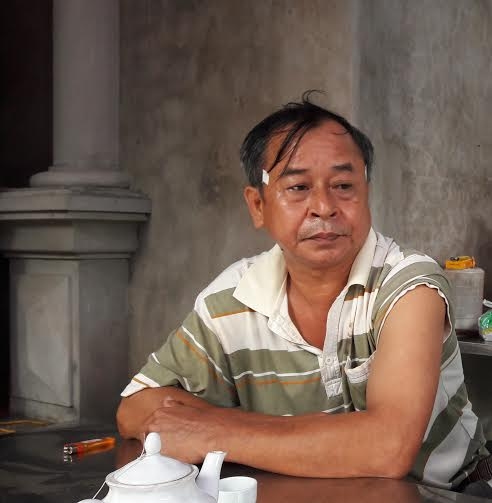 Bố đẻ chị Hằng - ông Nguyễn Văn Hồng lặng người trước nỗi đau mất người thân.