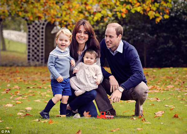 Hoàng tử William bên vợ và hai con trong bức ảnh gia đình mới nhất. Ảnh: PA