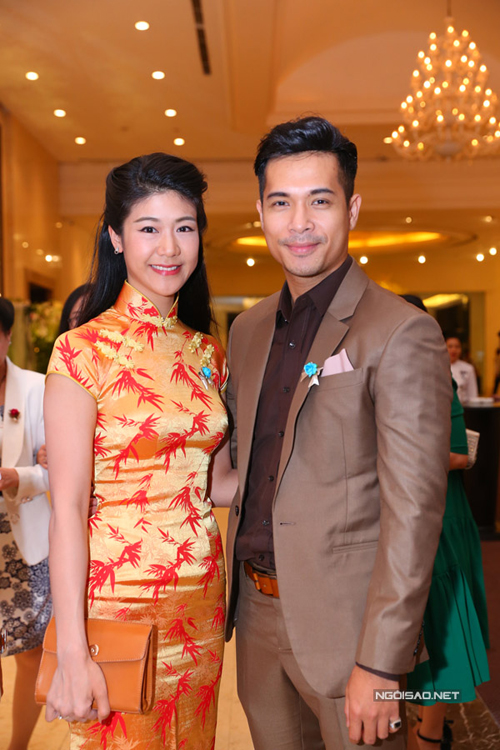 
Trương Thế Vinh bảnh bao đưa bạn gái đi dự tiệc cưới diễn viên Vân Trang hồi tháng 1 năm nay.
