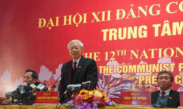 Tổng b&iacute; thư trả lời tại cuộc họp b&aacute;o. Ảnh: Nhật Minh.