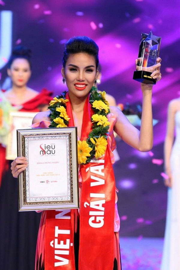 Những nỗ lực bền bỉ của Lan Khuê đã được đền đáp xứng đáng khi cô bước lên ngôi vị cao nhất của cuộc thi Siêu mẫu Việt Nam 2013.