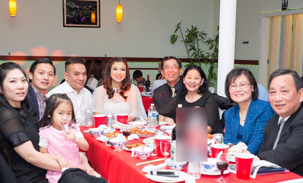 
Buổi tiệc kỷ niệm 1 năm ngày cưới của vợ chồng Phạm Thanh Thảo diễn ra ấm cúng, đầy niềm vui.
