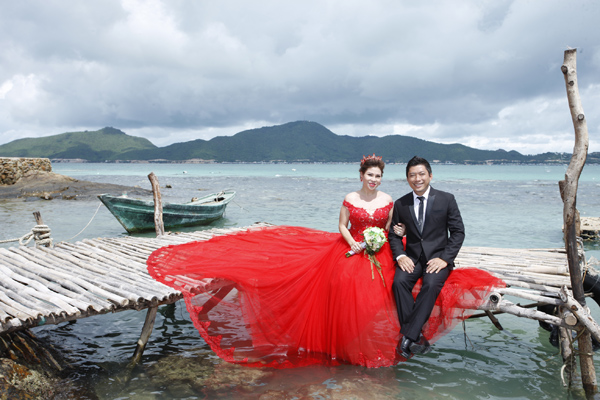 
Bộ ảnh cưới của Kinh Quốc thực hiện ở đảo Nam Du, Kiên Giang. 
