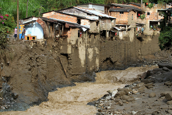 
Ngày 18/5/2015, sau đợt mưa lớn, một trận lở đất ở Colombia đã khiến cho ít nhất 62 người chết và nhiều người khác bị thương.
