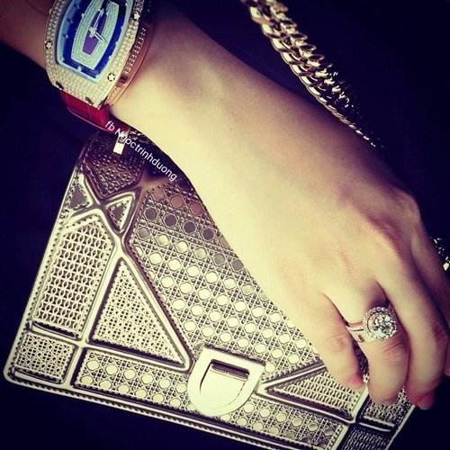 
Túi Dior, nhẫn kim cương và đồng hồ hàng hiệu đắt đỏ của Ngọc Trinh.
