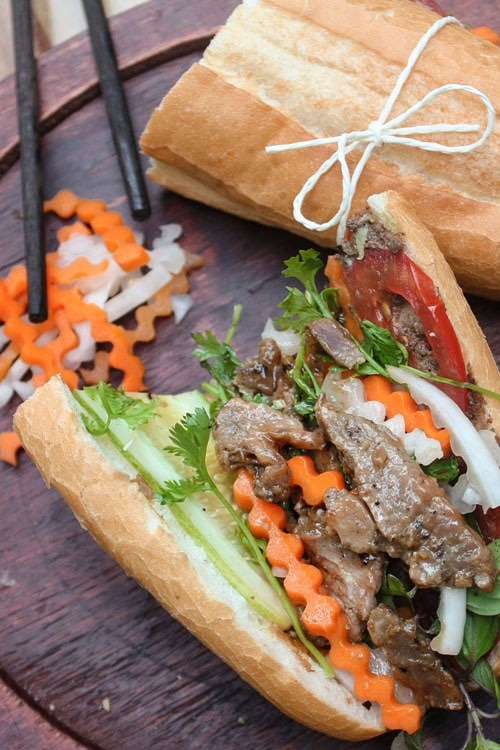 Bánh mì gà nướng