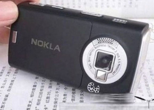 
Khi không thêm chữ vào tên thương hiệu “nạn nhân”, các nhà sản xuất hàng nhái Trung Quốc sáng tạo bằng cách sử dụng một chữ cái khác thay thế. Chẳng hạn, Nokia được “sửa” thành Nokla.
