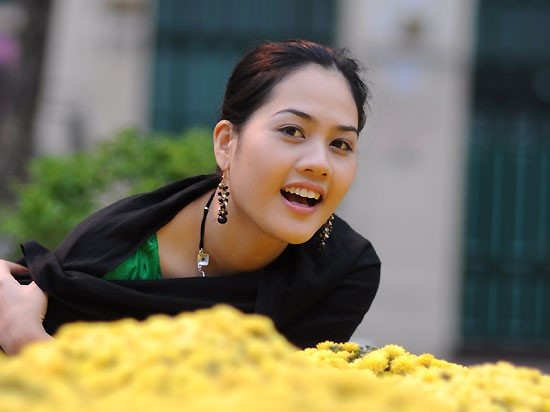 
Ngoài ra, thành phố hoa phượng đỏ còn là quê hương của Hoa hậu Biển Việt Nam đầu tiên - Hoàng Nhật Mai (Hoa hậu Biển 1999). Năm 2000, tại cuộc thi Hoa hậu Việt Nam, cô lọt top 10 và giành giải Người có gương mặt khả ái. Tuy nhiên, đời sống hôn nhân của Nhật Mai không được may mắn. Cô lên xe hoa từ khi 21 tuổi, sau đó ly hôn sau 6 năm chung sống. Ảnh: NVCC

