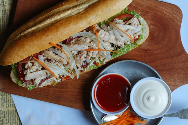 Bánh mì cá ngừ