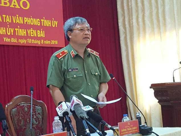 
Giám đốc Công an tỉnh Đặng Trần Chiêu cho biết khẩu súng K59 đối tượng sử dụng gây án không có nòng giảm thanh. Ảnh: Cao Tuân

