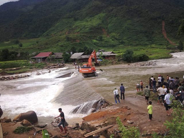 
Do ảnh hưởng của cơn bão số 3, đường giao thông của người dân xã Nậm Xây, huyện Văn Bàn, Lào Cai bị chia cắt. Ảnh: C.T
