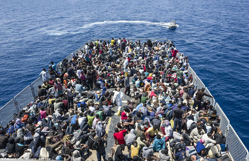 
Tàu hải quân Italy, Bettican đã cứu 870 người tị nạn đến từ châu Phi
