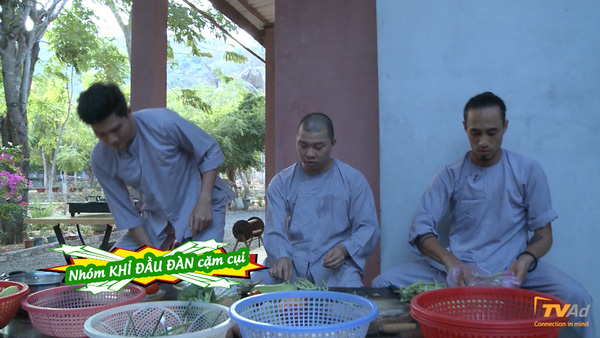 
Không khí hăng say làm việc của nhóm “khỉ đầu đàn”.
