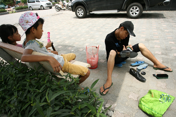 
Khi nói chuyện, chàng trai bại não 23 tuổi này không hề tỏ ra mình là người bị thiệt thòi trong cuộc sống.
