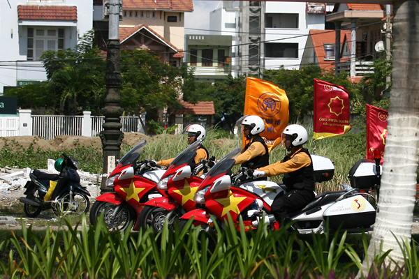
Đồng phục cờ đỏ sao vàng được thiết kế riêng cho từng chủng loại xe.
