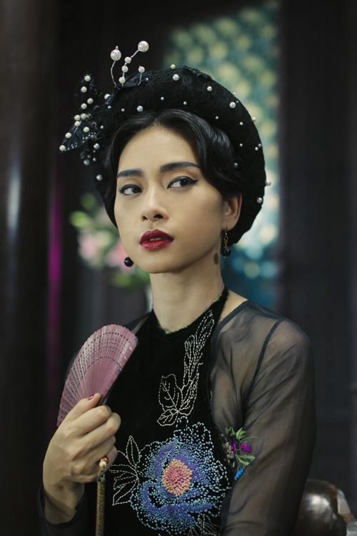 
Ngô Thanh Vân xuất hiện ở cuối teaser với hình ảnh mụ dì ghẻ độc ác, có giọng nói đanh thép.
