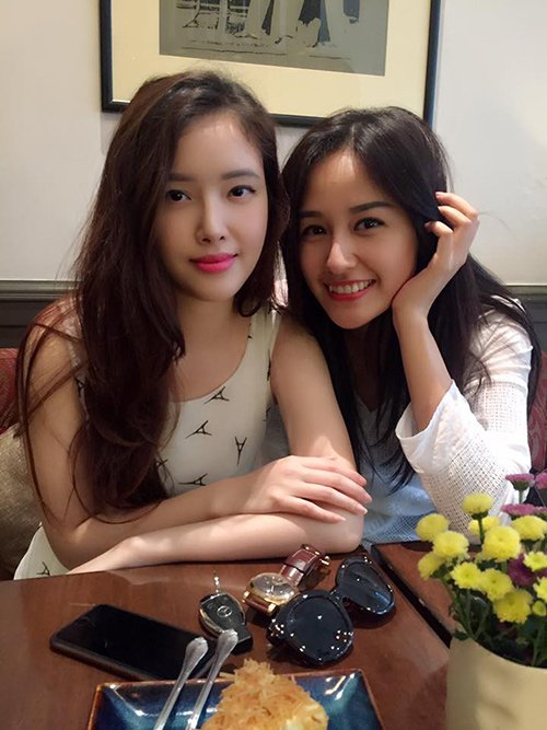 
Em gái Mai Phương Thúy hiện giờ đã xinh đẹp hơn rất nhiều.
