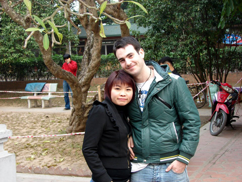 Huế và Mathieu trong lần tổ chức đám cưới ở Việt Nam năm 2011.