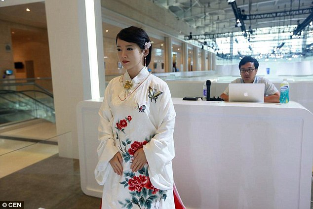 
Jia Jia trong buổi triển l&atilde;m mới.
