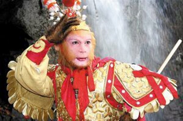 Lục Tiểu Linh Đồng bất lực khi c&aacute;c dự &aacute;n l&agrave;m lại c&oacute; sự th&ecirc;m thắt kịch bản, sửa đổi t&igrave;nh tiết đến mức th&aacute;i qu&aacute;.