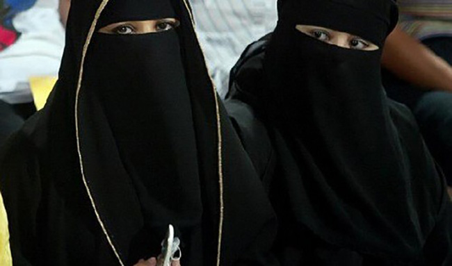 
Phụ nữ Trung Đông lúc nào cũng kín mít từ đầu đến chân trong bộ trang phục hijab truyền thống.
