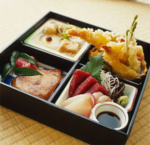 Hộp cơm chuẩn bị sẵn nổi tiếng của Nhật Bản O-bento.