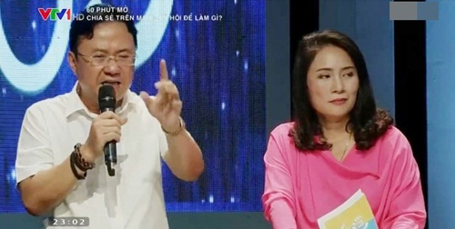 
Nhà báo Hồng Thanh Quang và Tạ Bích Loan đã có những câu nói gay gắt trong chương trình.
