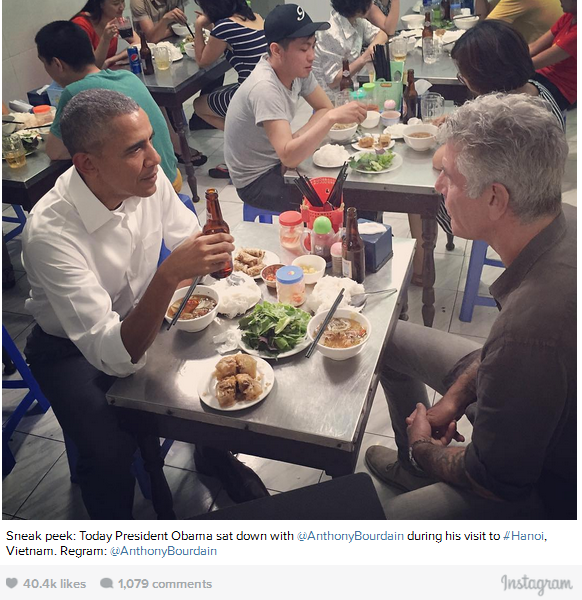 
Bức ảnh ăn tối tại quán bún chả của Tổng thống Obama nhận được nhiều lượt Thích trên Instagram. (Ảnh: Washington Post)
