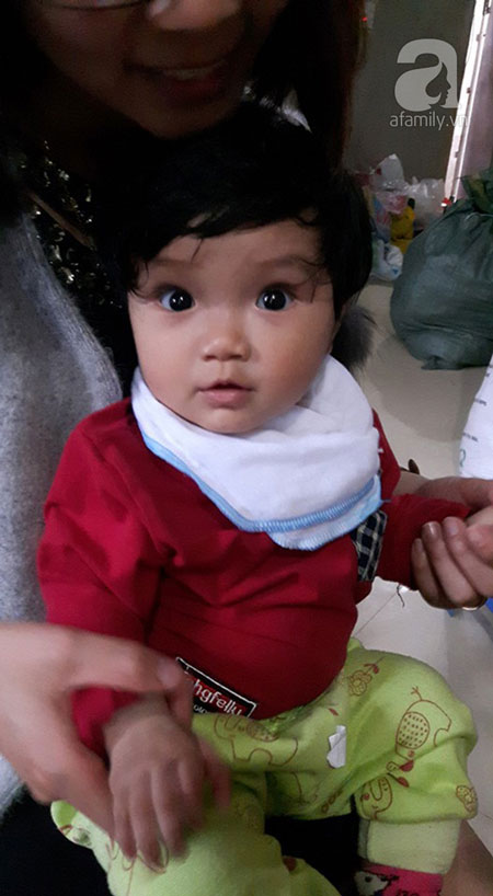 Bé Dung rất lanh lợi, đáng yêu.