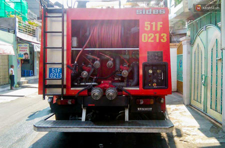  Xe cứu hỏa được điều động để chữa cháy.