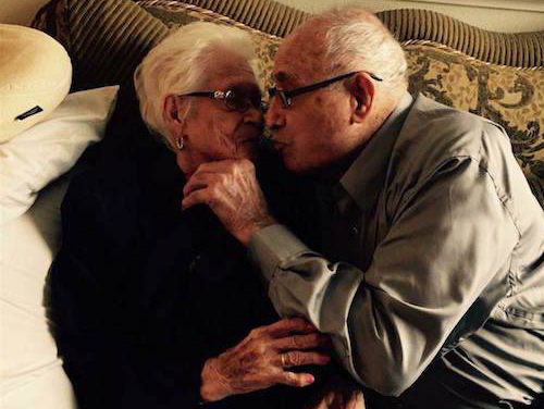Ông Nicholas và bà Rafaela vẫn yêu nhau say đắm sau 82 năm. Ảnh: Today