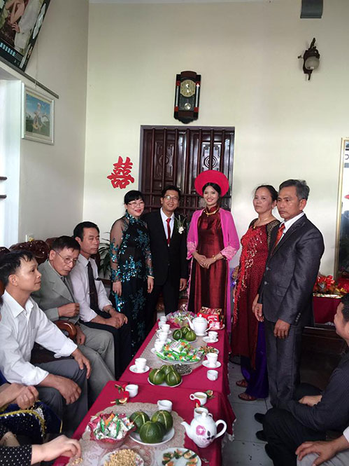
Không khí giản dị và ấm cúng trong lễ ăn hỏi của Lê Phương tại Thanh Hóa.
