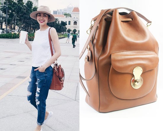 C&ocirc; trẻ trung tr&ecirc;n đường phố với t&uacute;i x&aacute;ch từ thương hiệu thời trang Ralph Lauren,&nbsp;có t&ecirc;n là Ricky Drawstring. Gi&aacute; của chiếc t&uacute;i khoảng 50 triệu đồng v&agrave; được nhiều&nbsp;ng&ocirc;i sao tầm cỡ, t&iacute;n đồ thời trang thế giới y&ecirc;u th&iacute;ch.