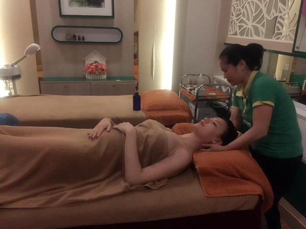 
Hồng Quế đi spa để thư giãn và chăm sóc sức khỏe trong giai đoạn thai kỳ.
