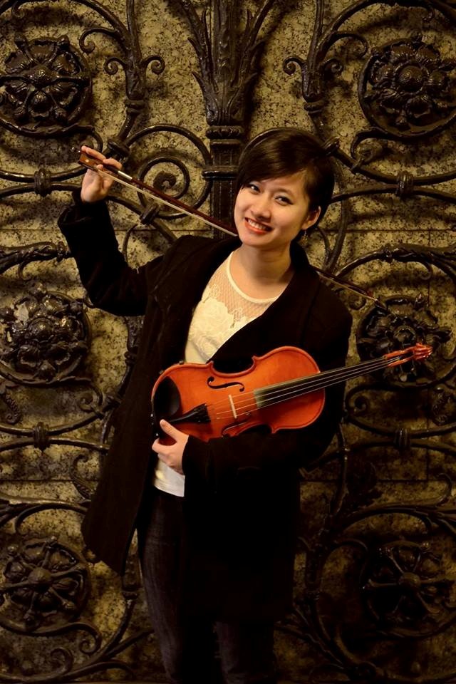 Bên cạnh đam mê hội hoạ, 9X còn thích chơi đàn violin.