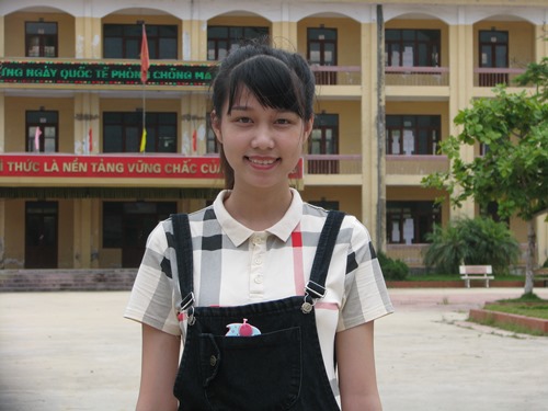 Dự định sau khi biết kết quả thi tốt nghiệp THPT, Kiều Trinh sẽ nộp hồ sơ vào hệ trung cấp Đại học Hạ Long. Ảnh: Minh Cương
