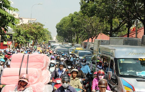 
Đường Nguyễn Kiệm ùn ứ kéo dài. Ảnh: Hải Hiếu
