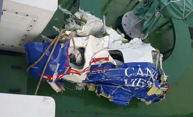 Các mảnh vỡ được tìm thấy, xác định là mảnh vỡ của máy bay CaSa - 212.