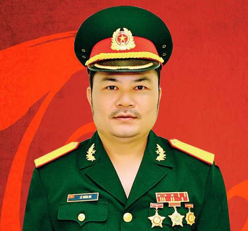 Bị can Lê Xuân Giang, từ Chuẩn úy xuất ngũ đã mạo danh thành Đại tá quân đội.