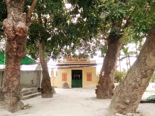 Nh&agrave; tang lễ th&ocirc;n Trai Trang trong khu&ocirc;n vi&ecirc;n nghĩa trang l&agrave; nơi người d&acirc;n đưa trăn v&agrave;o chăm s&oacute;c. Ảnh: Giang Chinh