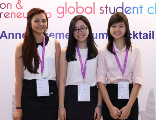 Như cùng các bạn đại diện Việt Nam tại cuộc thi Ý tưởng kinh doanh toàn cầu của Đại học Kỹ thuật Hong Kong. Ảnh: NVCC.