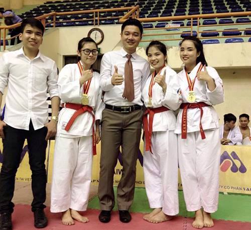 Đinh Phương Thảo giành được nhiều huy chương Vàng trong các giải đấu võ thuật của Bộ Công an và là đối thủ đáng gờm, ít nữ sinh nào trong lớp dám thi đối kháng cùng. Ảnh: NVCC.