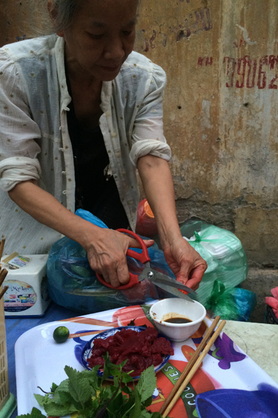 Sứa bà Ngữ - hàng sứa đỏ nổi tiếng ở Hà Nội.
