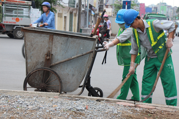 
NLĐ ngành vệ sinh môi trường: Chúng tôi mệt nhưng vui vì thấy người dân đi vui Xuân trên các tuyến đường sạch rác!
