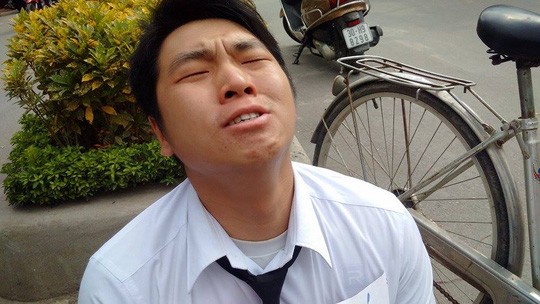 Khu&ocirc;n mặt đau khổ của Hải.